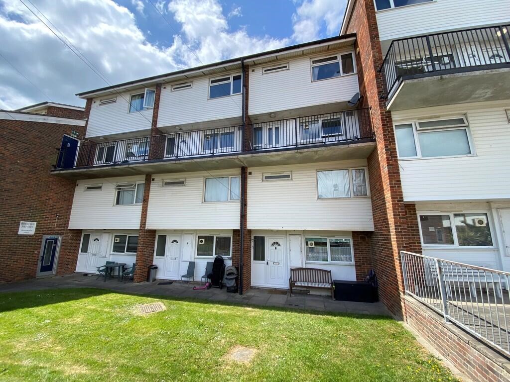 Three Bedroom Split-Level Maisonette