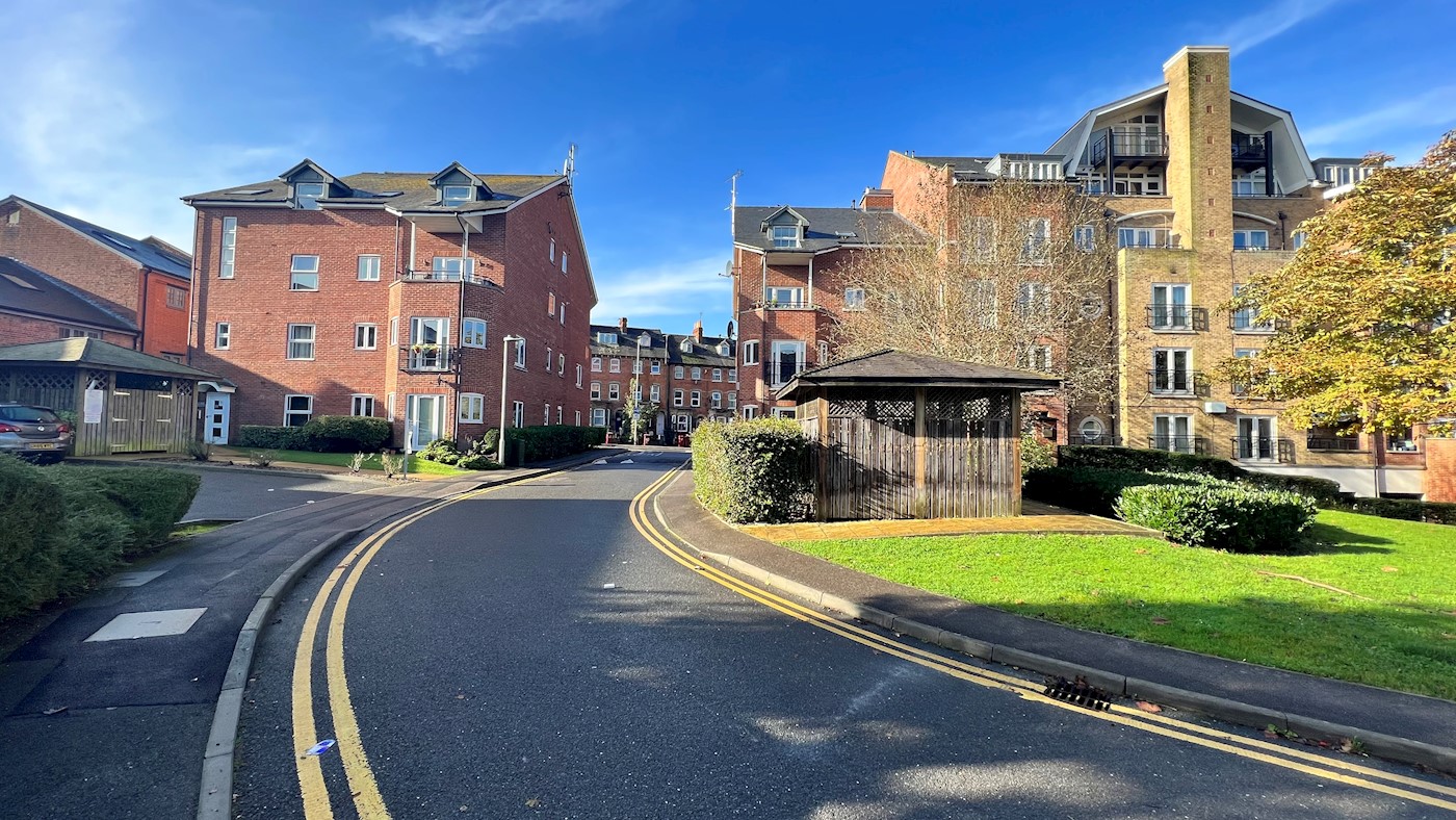 22 Aveley House, Iliffe Close, Reading, RG1 2QF