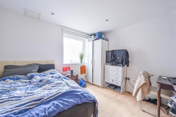 Wards Wharf Approach, London, E16