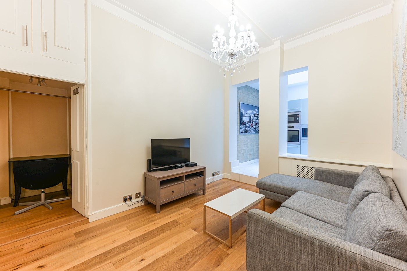 One Bedroom Ground Floor Flat in Chelsea