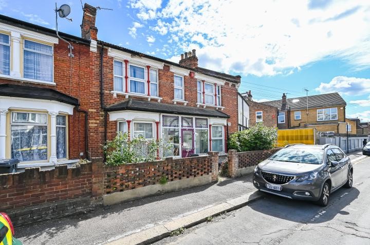 19 Edinburgh Road, London, E17