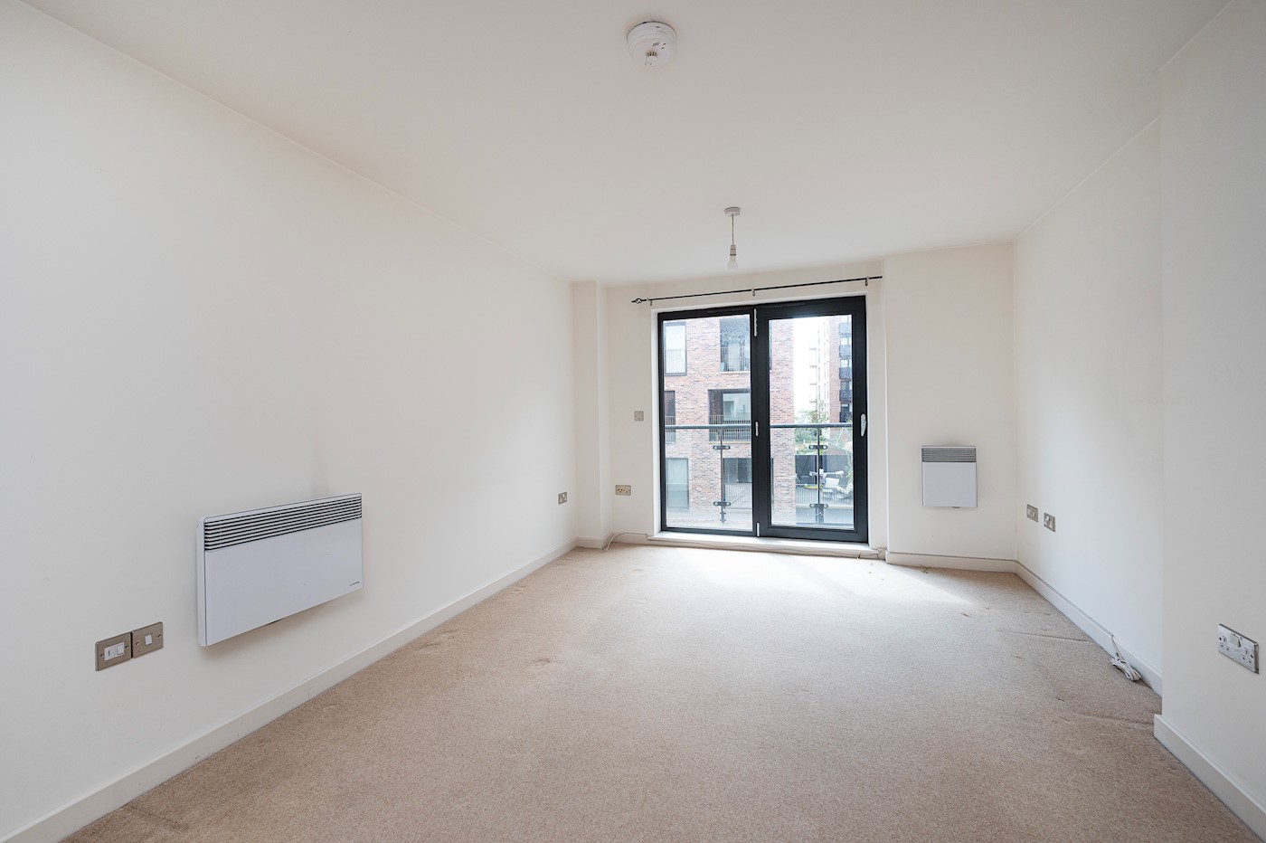 One-Bedroom Fifth-Floor Apartment with Private Balcony