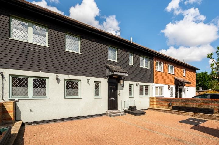 26 Credon Road, London, SE16