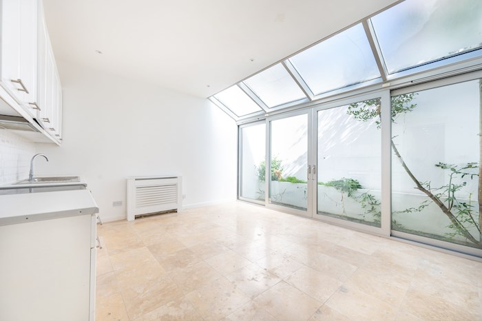 Lower Ground and Ground Floors, 24 All Saints Road, London, W11, Reino Unido