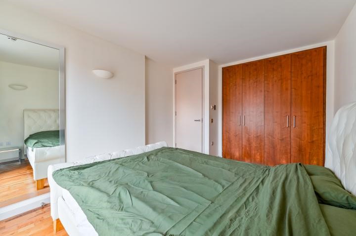 New Providence Wharf, Fairmont Avenue, London, E14