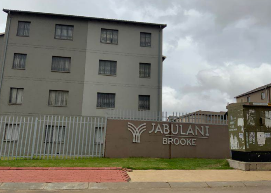 Iqala Street, First Floor, Building 13 (Block 14) Door No.245 Jabulani Manor, Jabulani, Soweto, Gauteng, South Africa 1/3