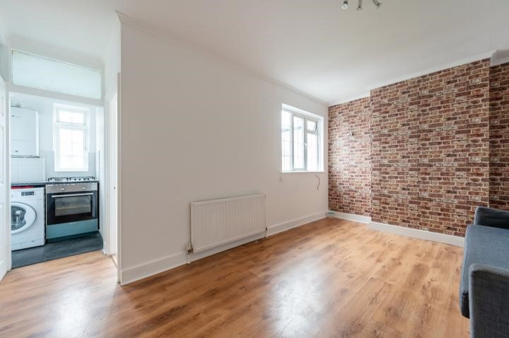 12 Elder Gardens, London, SE27 9TJ