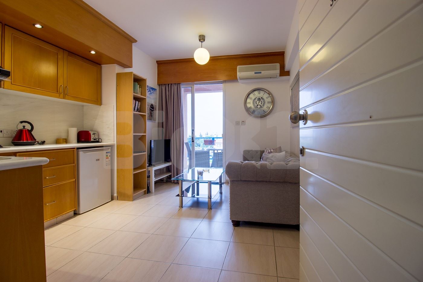 One-bedroom third-floor Apartment in Agios Theodoros (quarter), Paphos 1/16