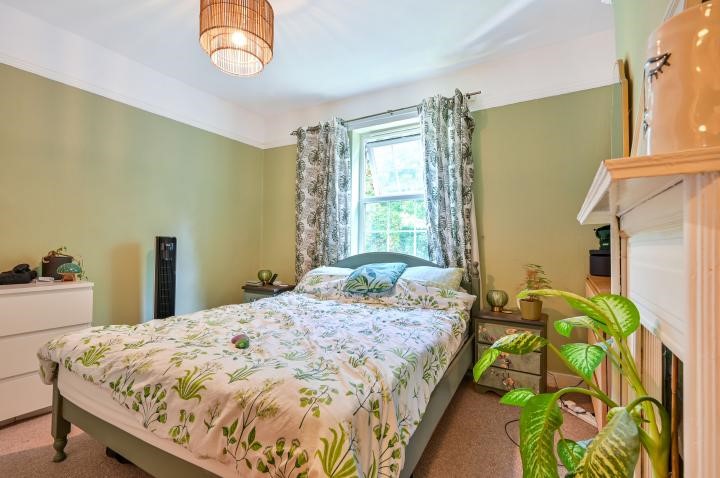 1 St Marys Cottages, Perry Hill, Worplesdon, Guildford, Surrey, GU3