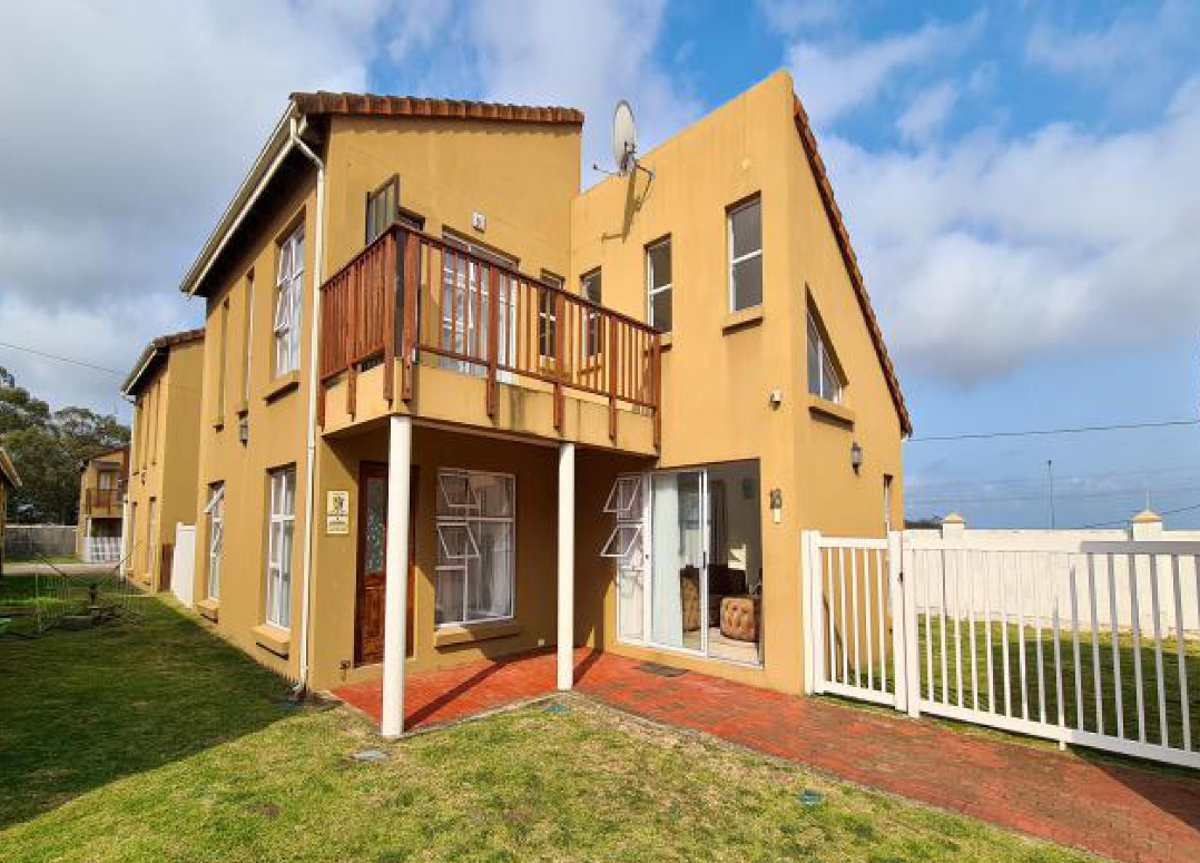 18 Swallow Gardens, Gonubie, East London, Eastern Cape, South Africa 1/16