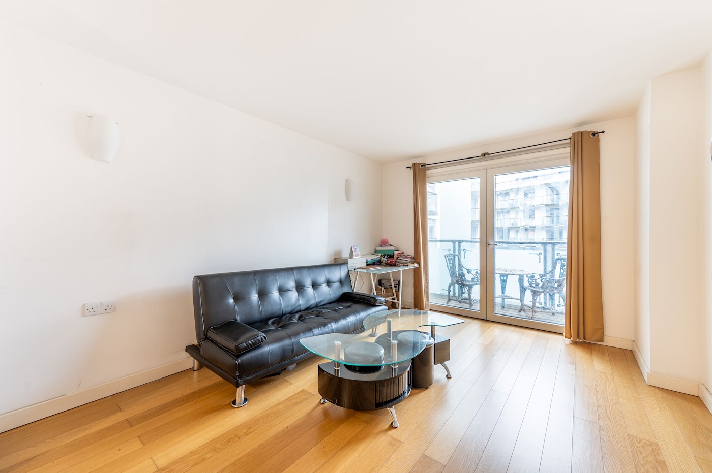Excellent One Bedroom Fourth Floor Flat
