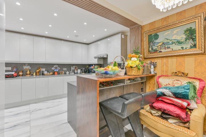 1 Cherry Garth, Brentford, TW8