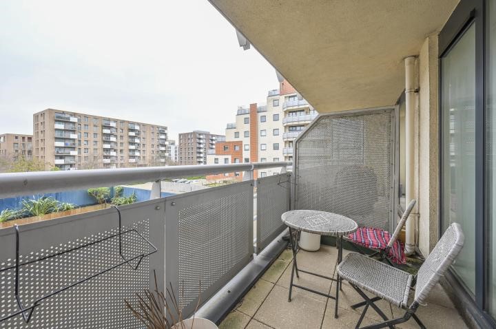 Wards Wharf Approach, London, E16