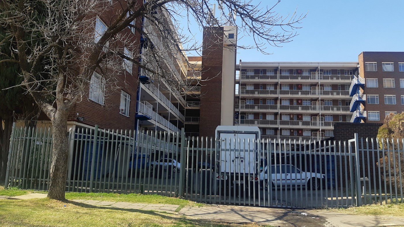 Section 76 Door Number 41 & Unit 109 Akasia, Vereeniging, Gauteng, South Africa 1/5