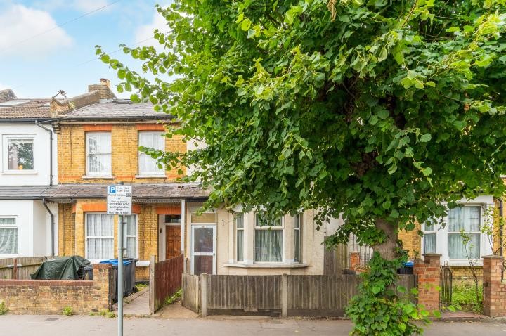 Fantastic Three Bedroom End-of-Terrace House
