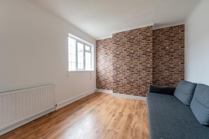 12 Elder Gardens, London, SE27 9TJ