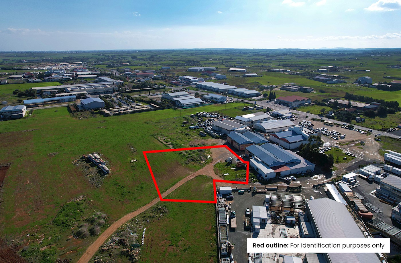 Industrial field in Kokkinotrimithia, Nicosia 1/5