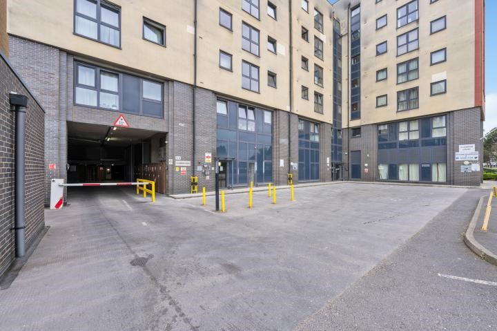 Immaculate Two Bedroom Apartment