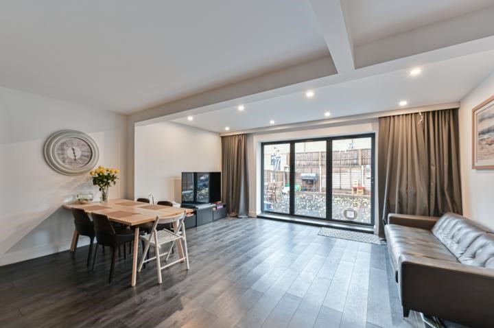 Immaculate 3/4 Bedroom Freehold House