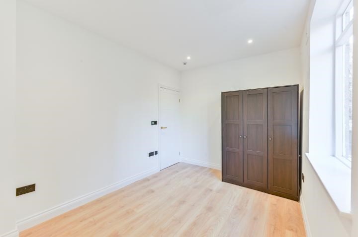 Earls Court Road, London, SW5