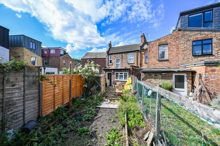 19 Edinburgh Road, London, E17