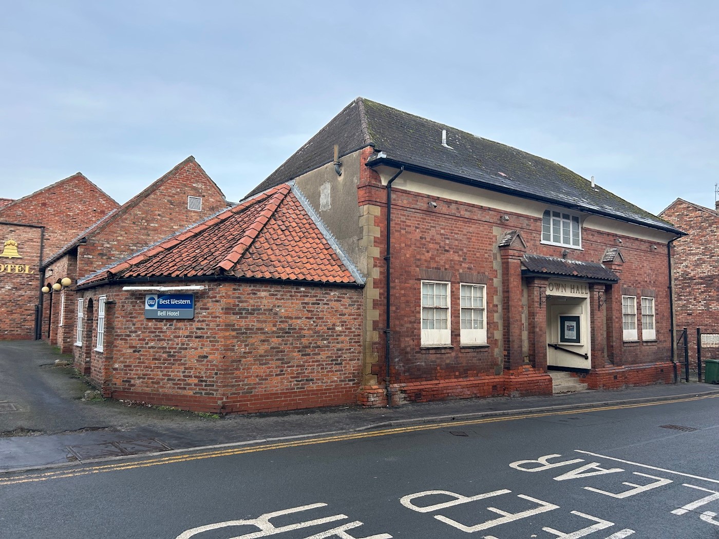 Bell & Spa Hotel, 46 Market Place, Driffield, YO25 6AN