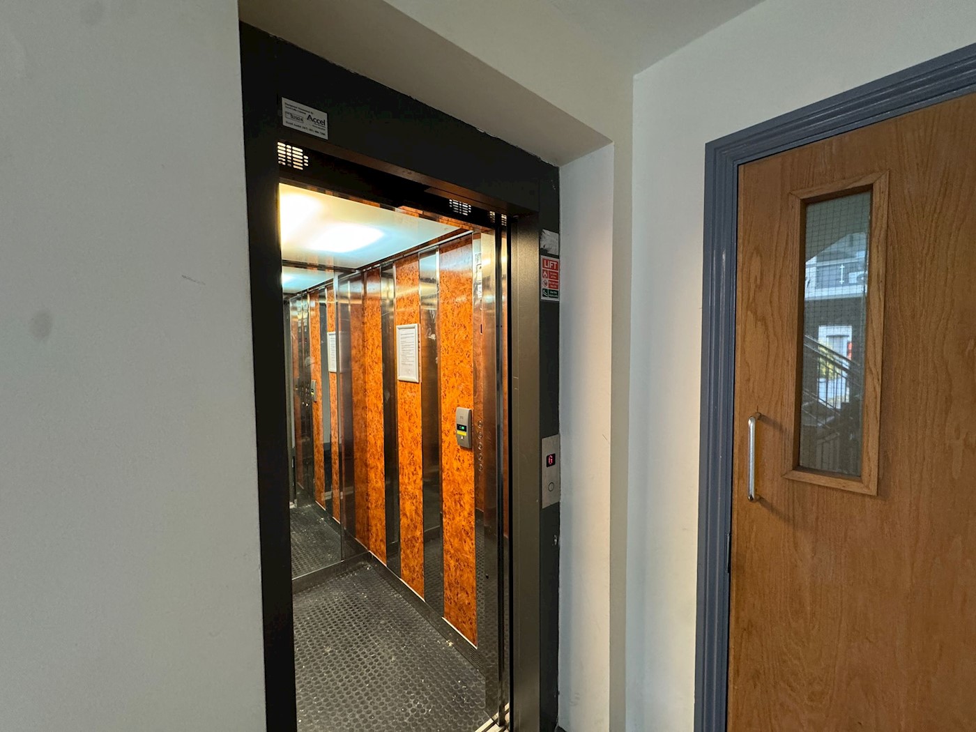 Apartment 14, Block A, Lansdowne Valley Apartments image 3