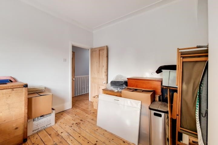 104a Oglander Road, SE15