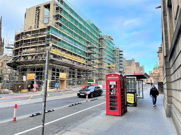 Telephone Kiosk, at Central Library, 7 George IV Bridge, Edinburgh, Reino Unido