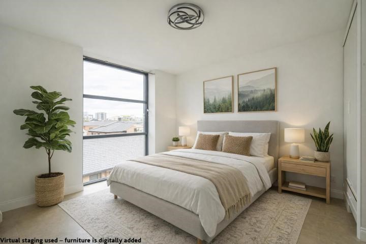 Stunning Three Bedroom Flat