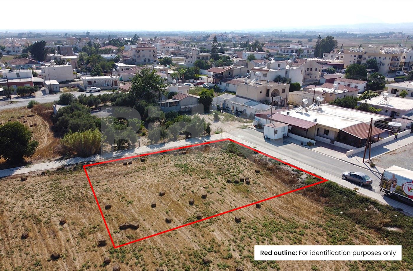 Residential plot in Pervolia, Larnaca 1/4