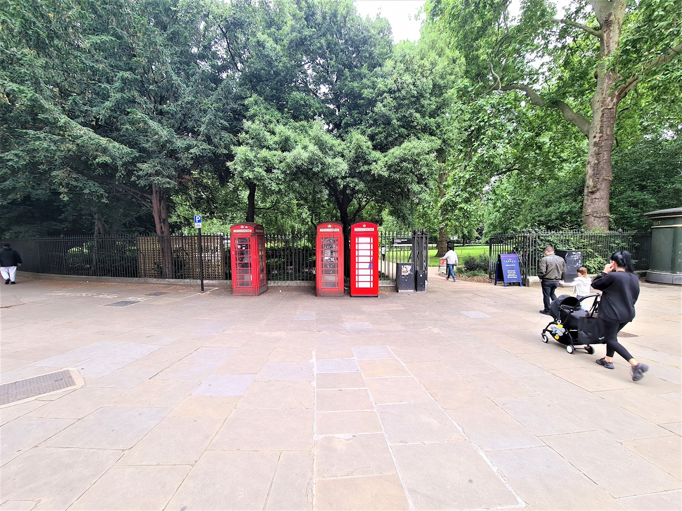 Telephone Kiosk, North Russell Square/Woburn Place, Camden, WC1B 5EH 1/2