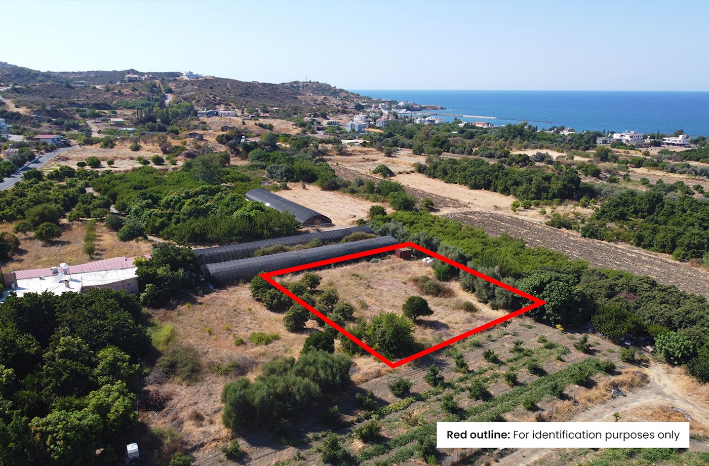 Residential field in Kato Pyrgos, Nicosia 1/5