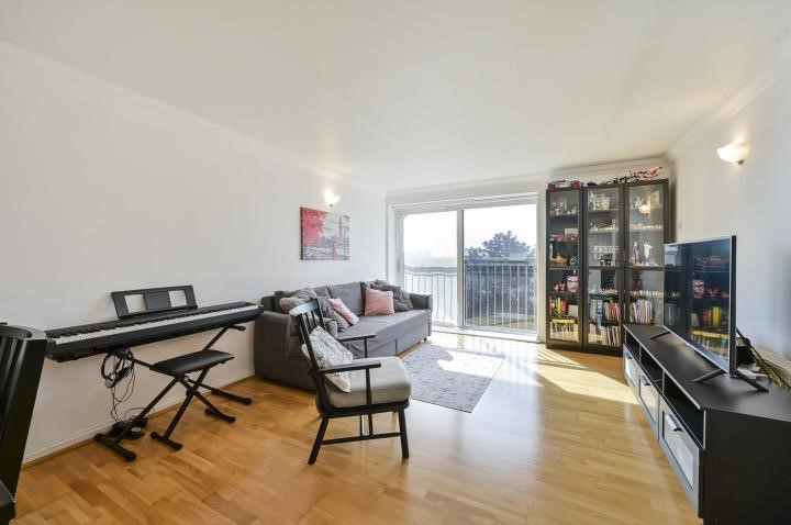Superbly located 2 Bedroom Apartment in Central Wimbledon