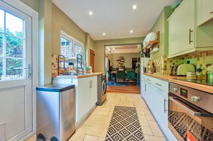 1 St Marys Cottages, Perry Hill, Worplesdon, Guildford, Surrey, GU3