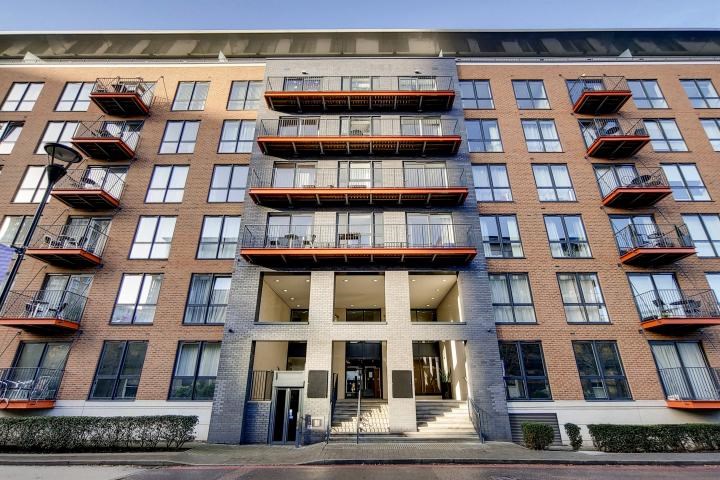 Chic Fifth Floor One Bedroom Flat