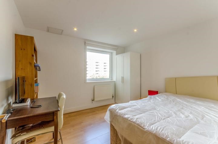 Wards Wharf Approach, London, E16