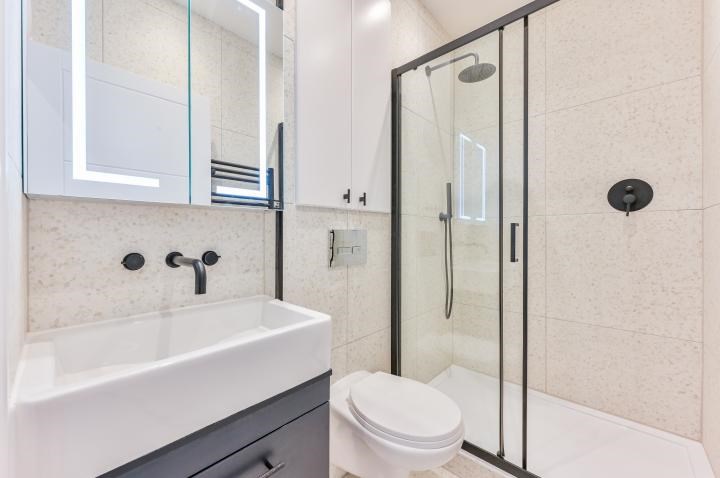 Earls Court Road, London, SW5