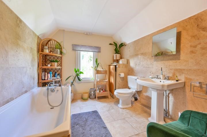 1 St Marys Cottages, Perry Hill, Worplesdon, Guildford, Surrey, GU3