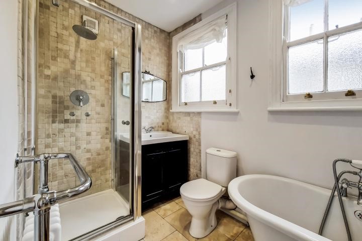 104a Oglander Road, SE15