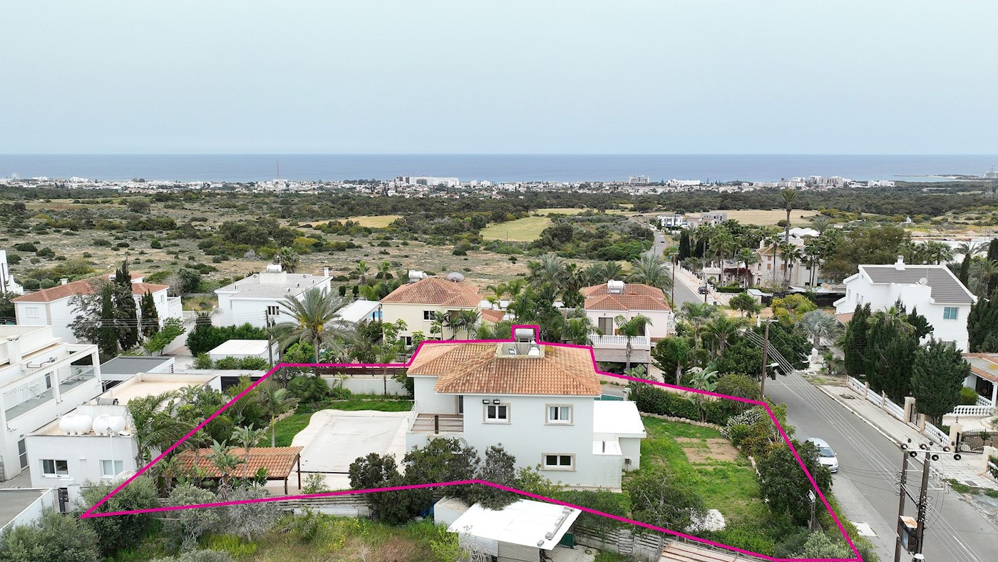 Sea View House with a Swimming Pool, Paralimni Municipality, Famagusta 1/28