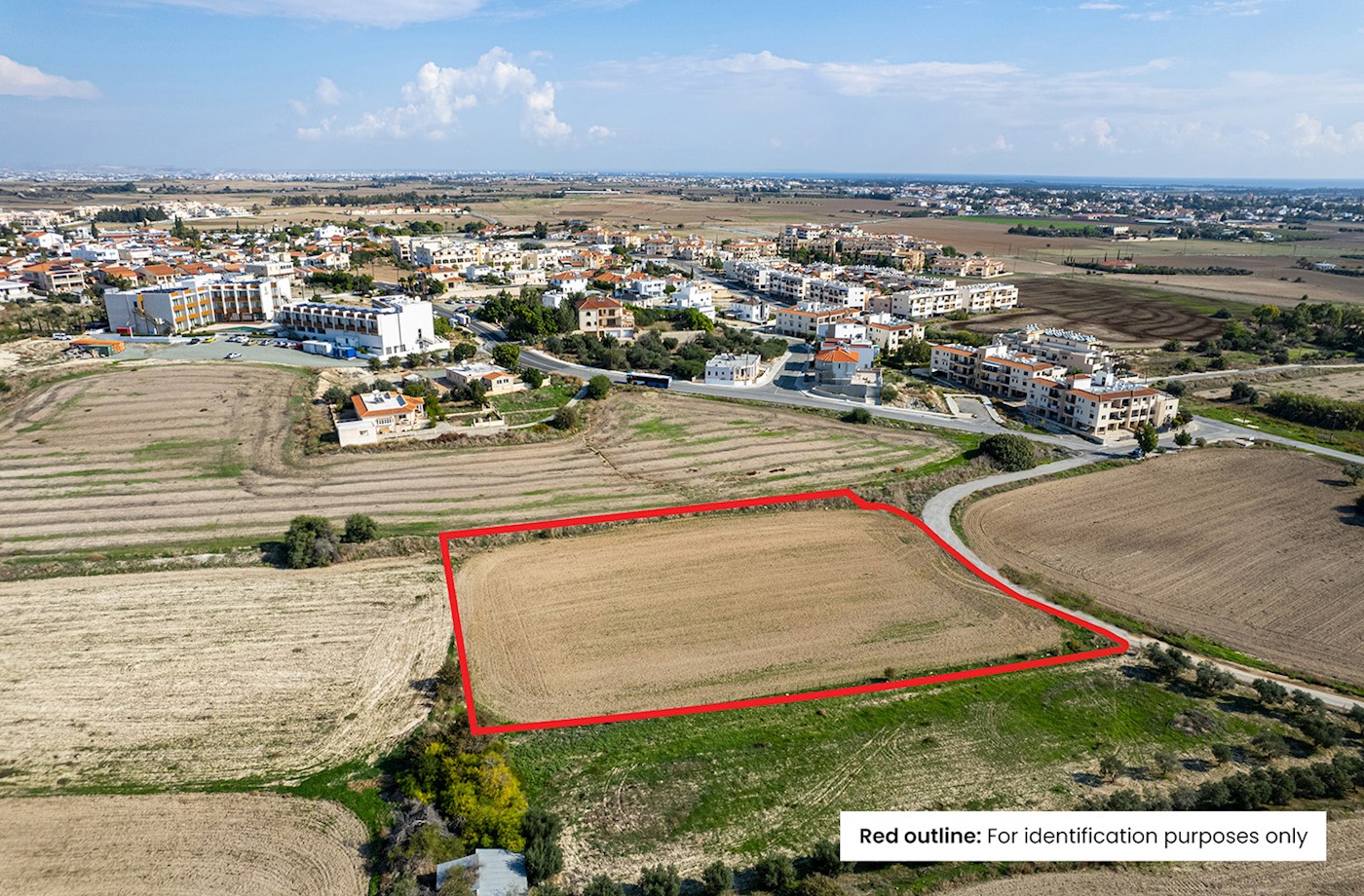Residential field in Tersefanou, Larnaca 1/4