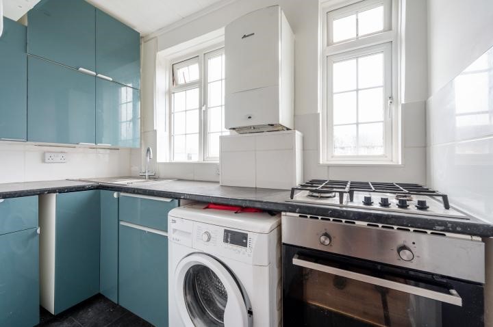 12 Elder Gardens, London, SE27 9TJ