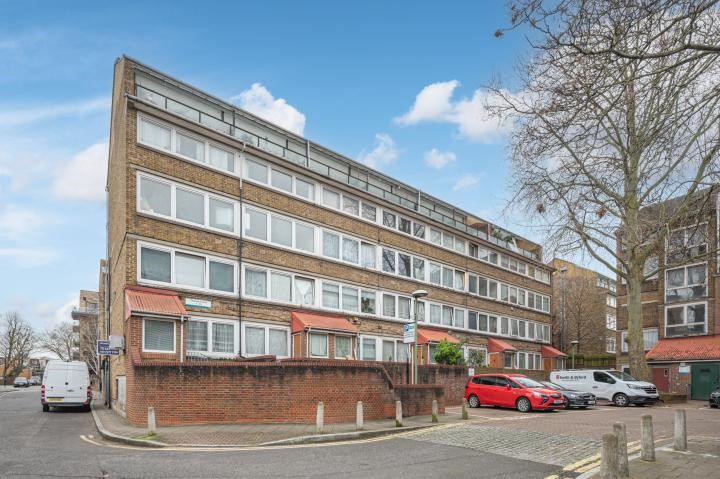 Thames Court, Daniel Gardens, London, SE15 1/10