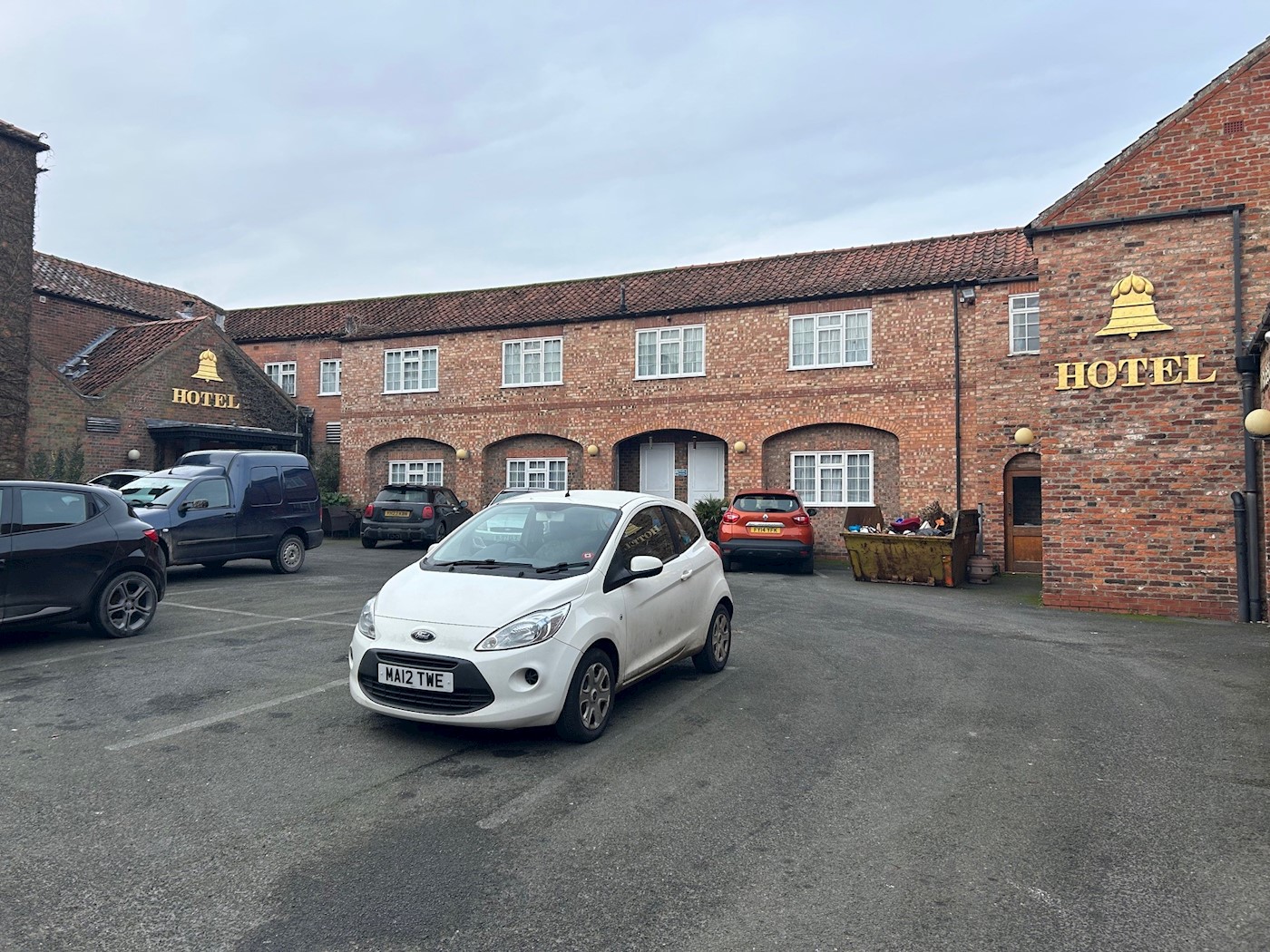 Bell & Spa Hotel, 46 Market Place, Driffield, YO25 6AN