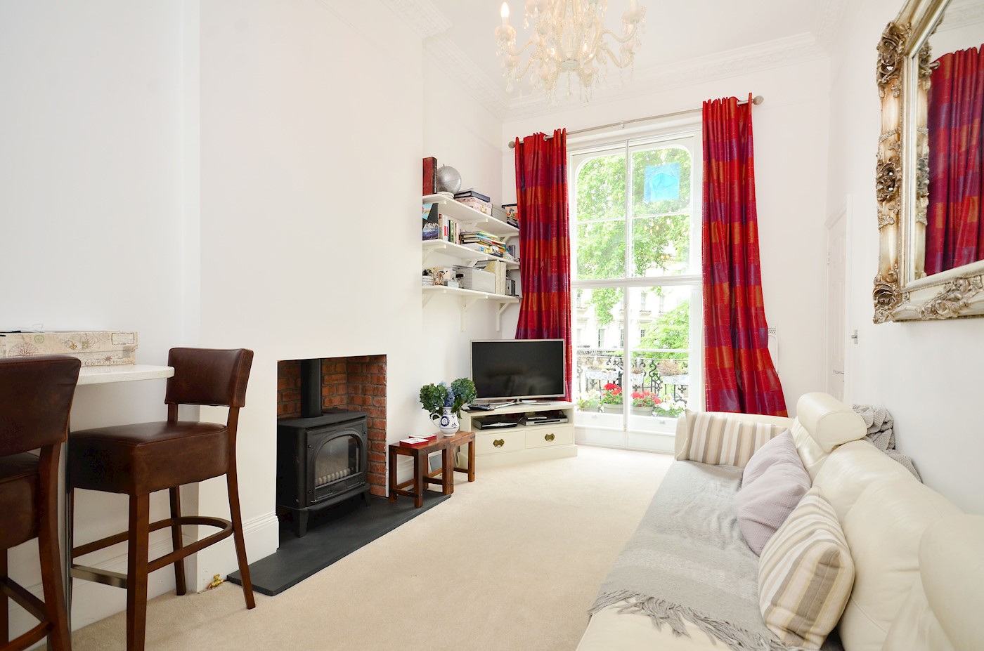 Exquisite One Bedroom First Floor Flat