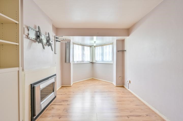 Pier Parade, London, E16 2LJ