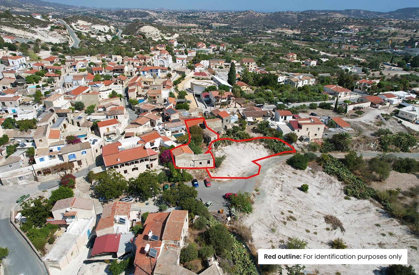 Two Listed Buildings and an adjacent land in Skarinou, Larnaca 1/10