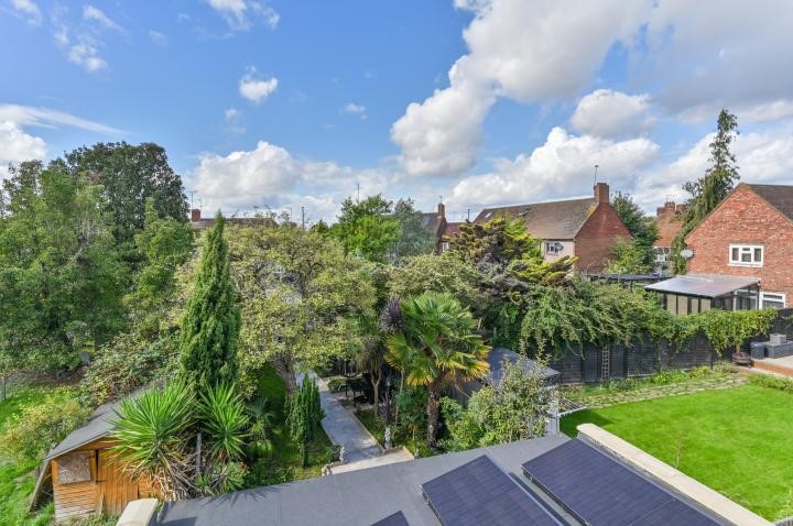 1 Cherry Garth, Brentford, TW8