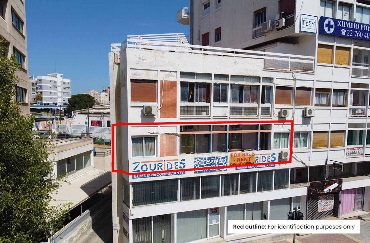Three-bedroom apartment in Agioi Omologites (parish), Nicosia 1/17